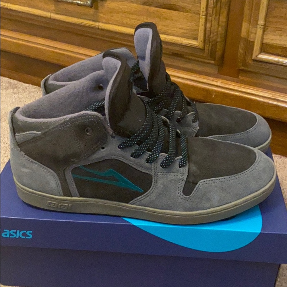 Men’s Lakai Mid-Top Sneakers (Gently Worn)